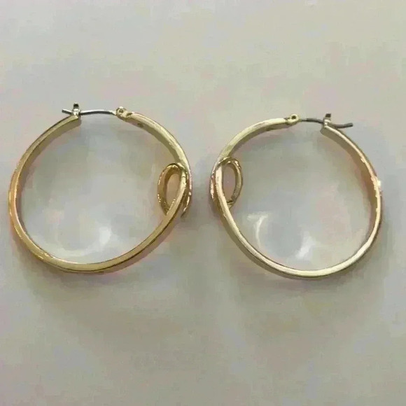 Anne Klein new Gold Tone Medium Ribbon Earrings - Picture 5 of 8